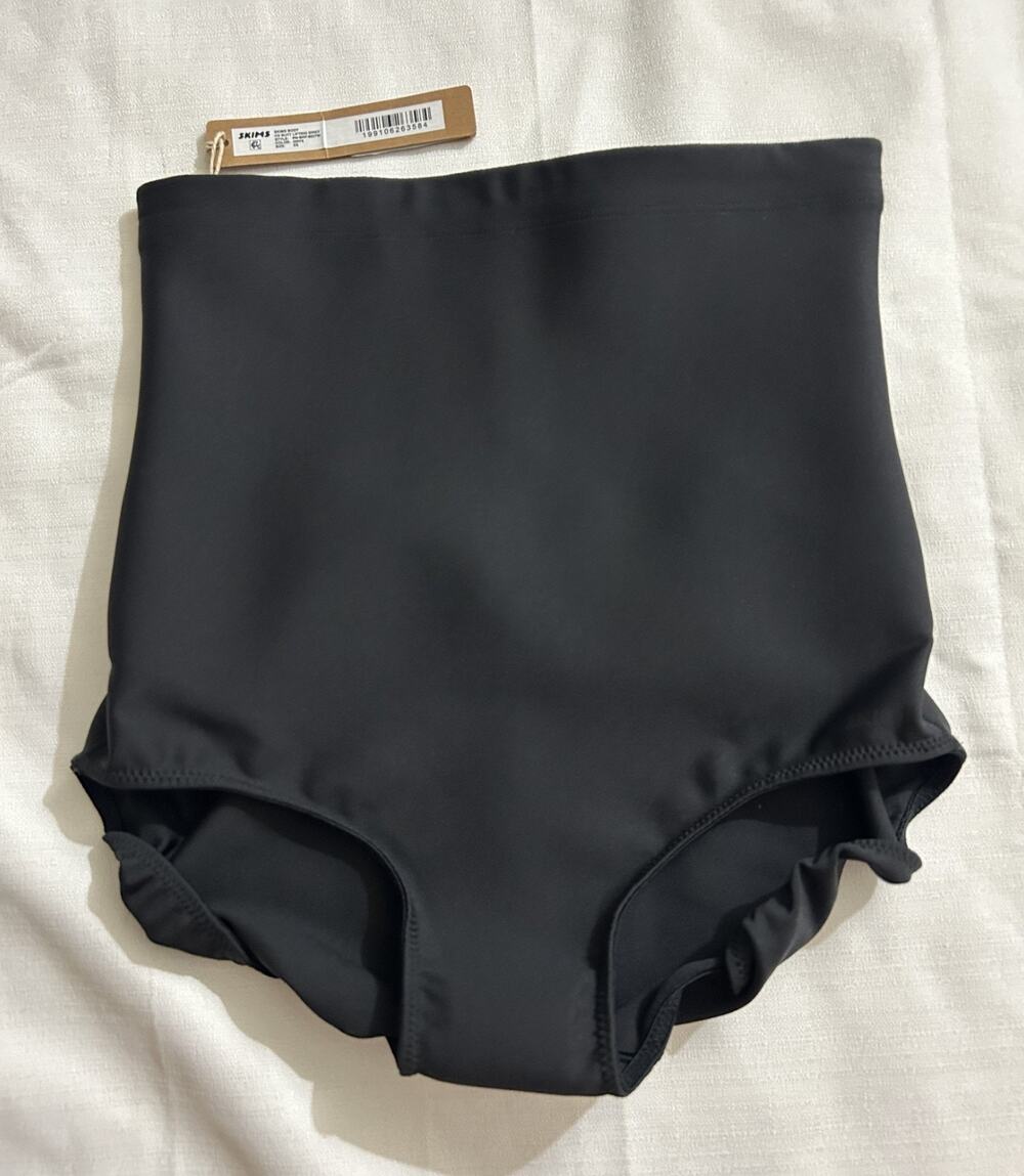 Skims NWT Body CS Butt Lifting Brief Onyx Size XS